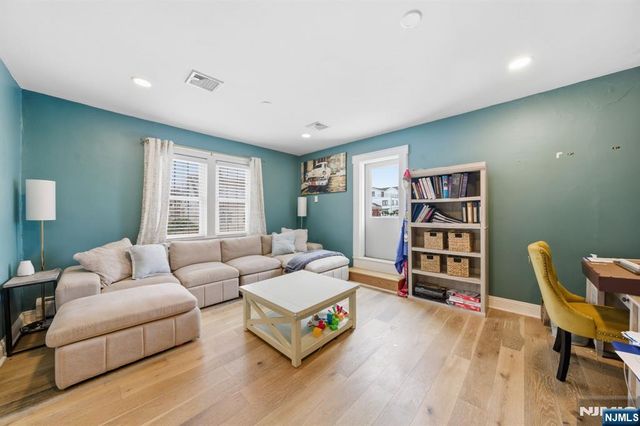 444 Oncrest Terrace, Cliffside Park, NJ 07010