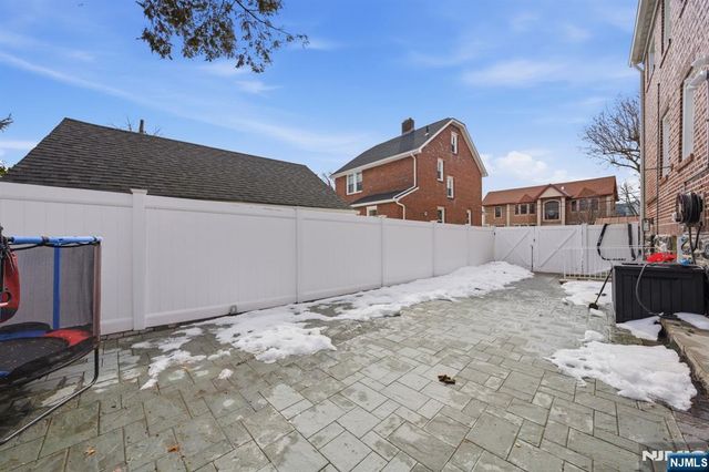 444 Oncrest Terrace, Cliffside Park, NJ 07010