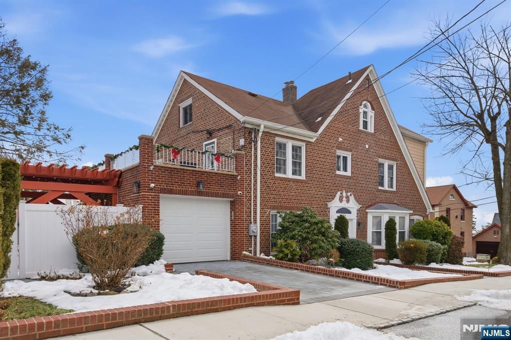 444 Oncrest Terrace, Cliffside Park, NJ 07010