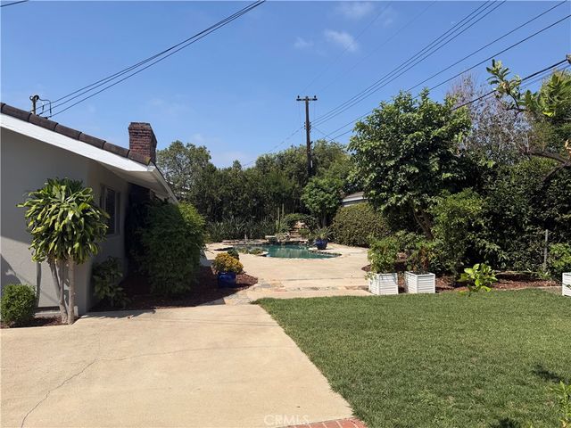 13761 Carlsbad, North Tustin, CA 92705