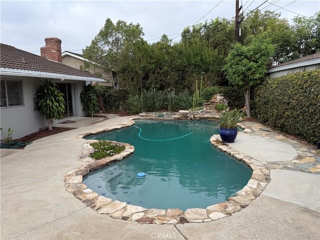 13761 Carlsbad, North Tustin, CA 92705