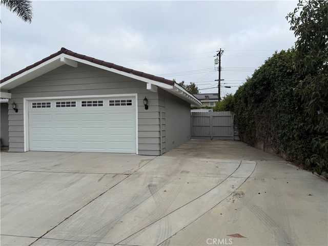 13761 Carlsbad, North Tustin, CA 92705