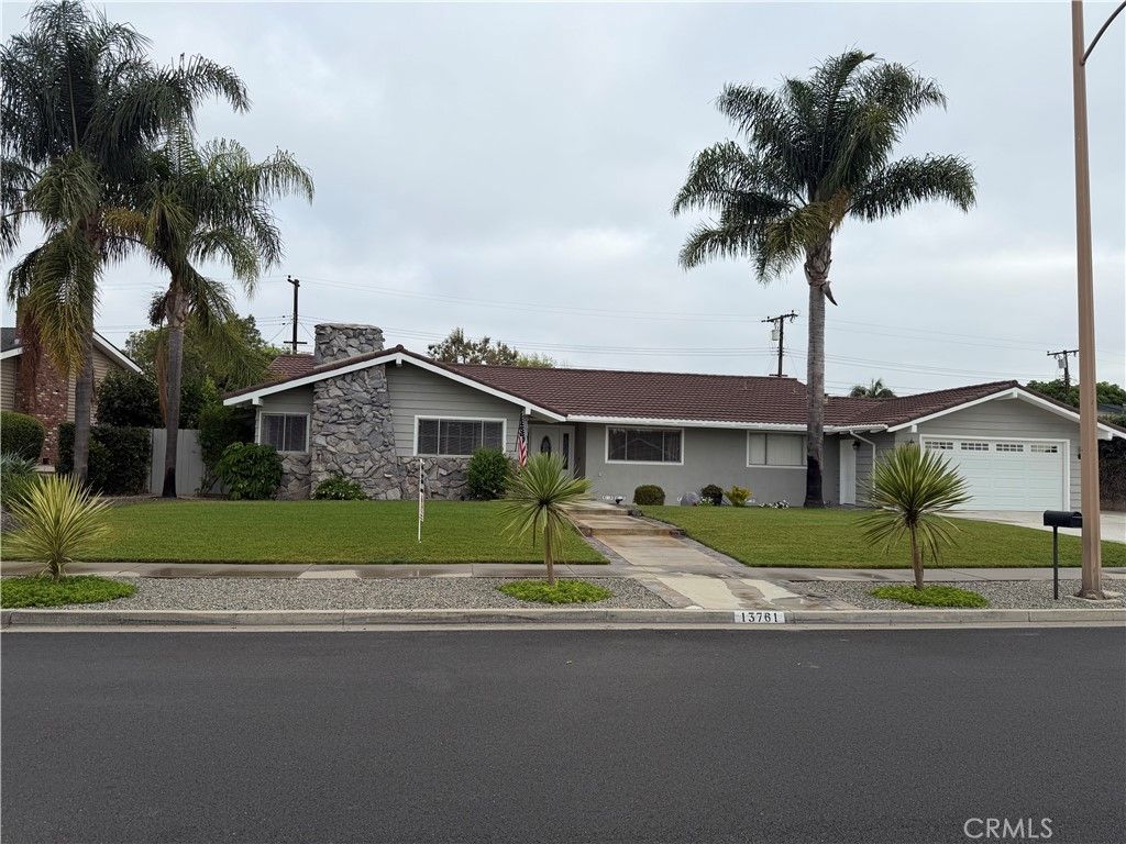 13761 Carlsbad, North Tustin, CA 92705