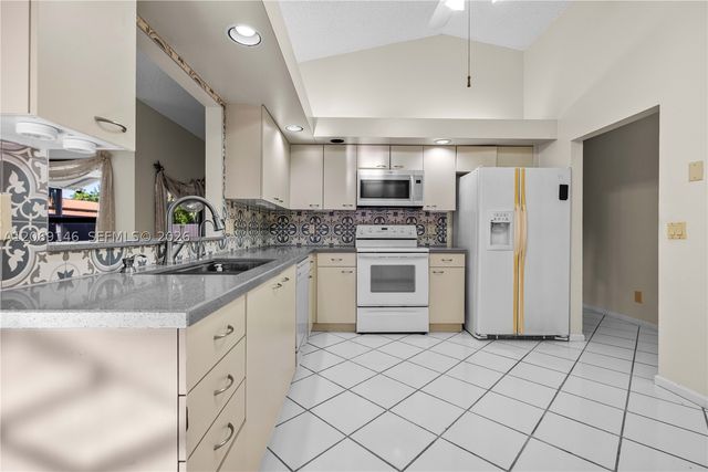 15821 Huntridge Rd, Davie, FL 33331