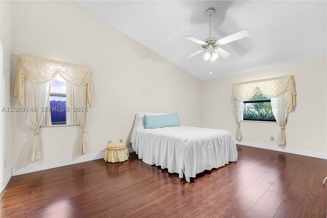 15821 Huntridge Rd, Davie, FL 33331