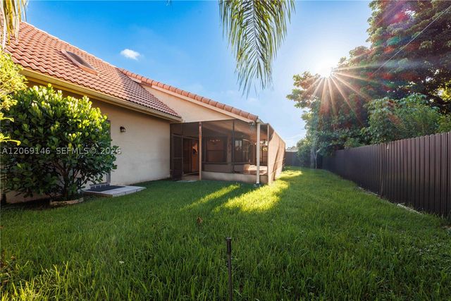 15821 Huntridge Rd, Davie, FL 33331