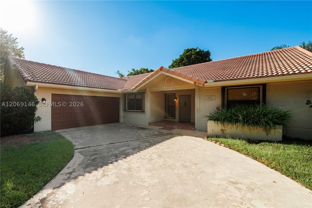 15821 Huntridge Rd, Davie, FL 33331