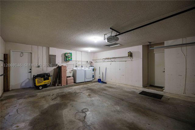 15821 Huntridge Rd, Davie, FL 33331