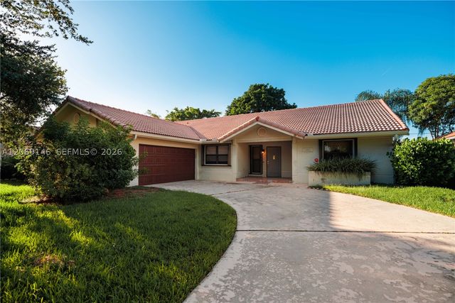 15821 Huntridge Rd, Davie, FL 33331