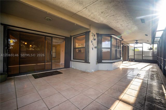 15821 Huntridge Rd, Davie, FL 33331