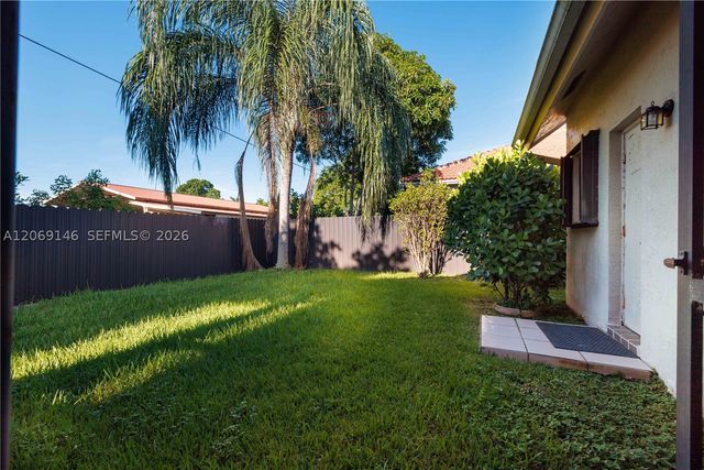 15821 Huntridge Rd, Davie, FL 33331