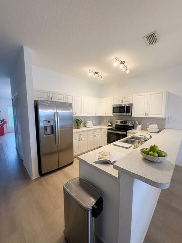 3137 SUN LAKE COURT B, Kissimmee, FL 34747