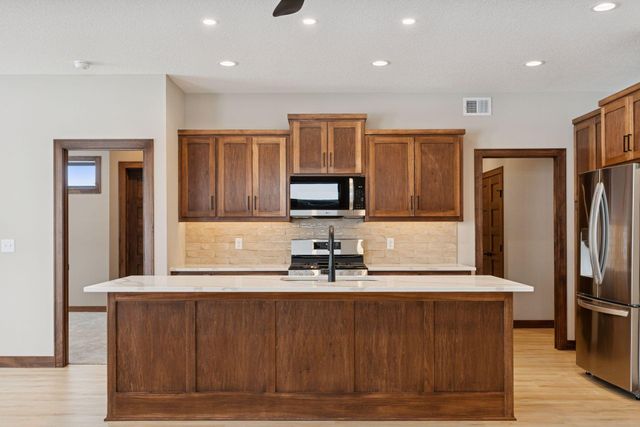 619 7th Avenue NE, Isanti, MN 55040