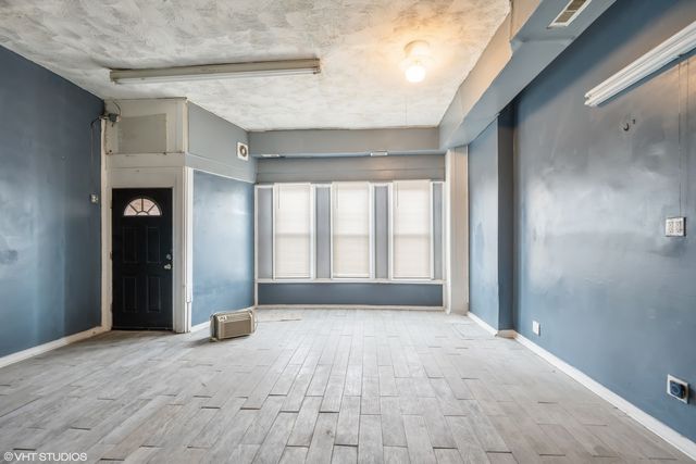 32 E 119th Street, Chicago, IL 60628