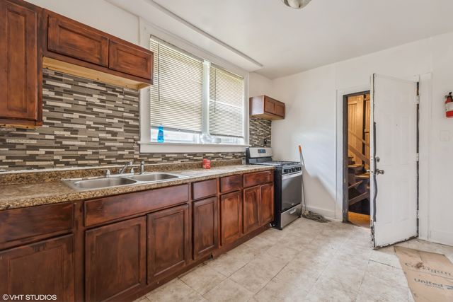 32 E 119th Street, Chicago, IL 60628