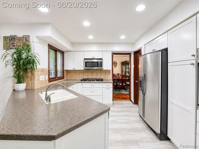 31250 Westwood Road, Farmington Hills, MI 48331