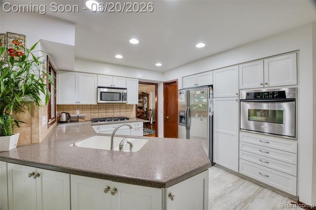 31250 Westwood Road, Farmington Hills, MI 48331