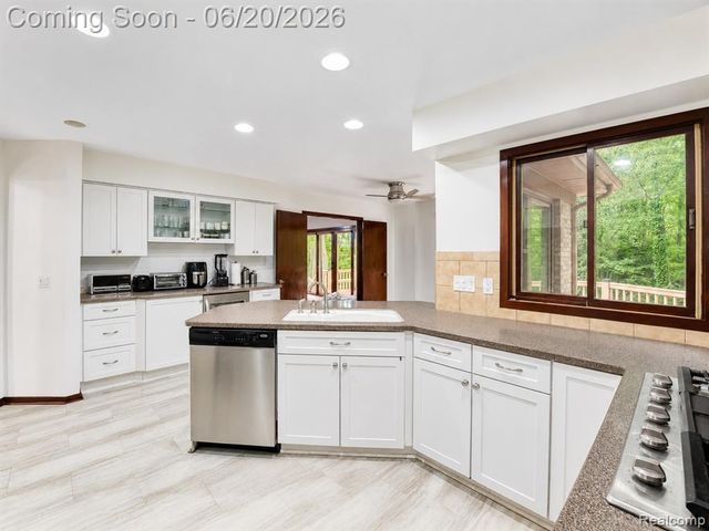 31250 Westwood Road, Farmington Hills, MI 48331