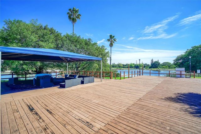 4160 Inverrary Drive 308, Lauderhill, FL 33319