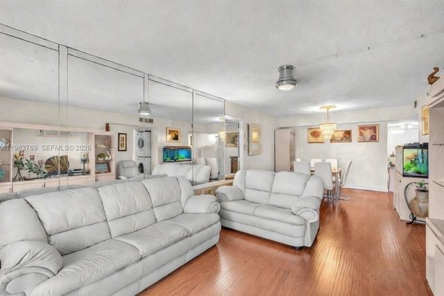 4160 Inverrary Drive 308, Lauderhill, FL 33319