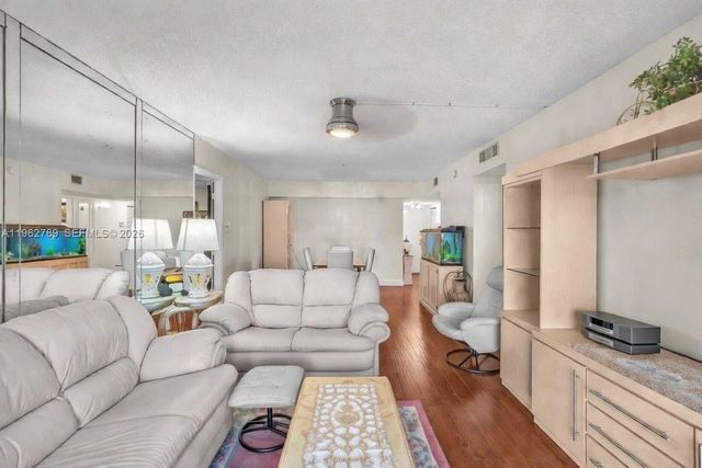 4160 Inverrary Drive 308, Lauderhill, FL 33319