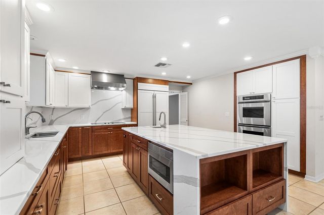 1249 LAKE POINT DRIVE, Lakeland, FL 33813