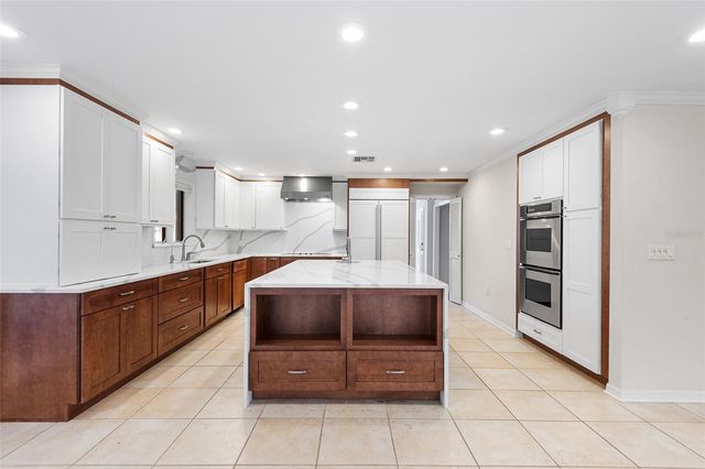 1249 LAKE POINT DRIVE, Lakeland, FL 33813