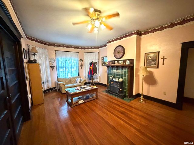 523 W 4TH Street, Centralia, IL 62801