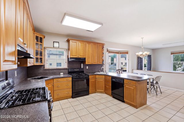 13 Independence Court, Lakewood, NJ 08701