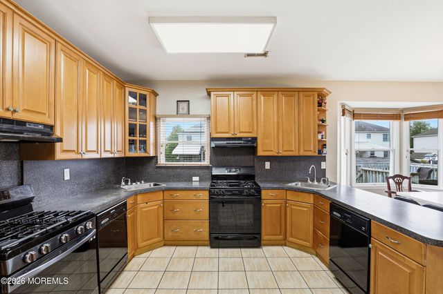 13 Independence Court, Lakewood, NJ 08701