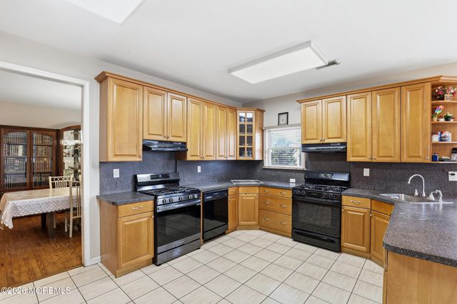 13 Independence Court, Lakewood, NJ 08701