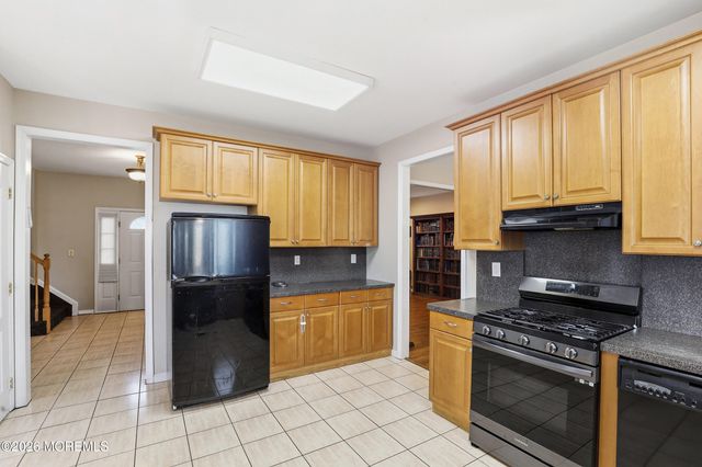 13 Independence Court, Lakewood, NJ 08701