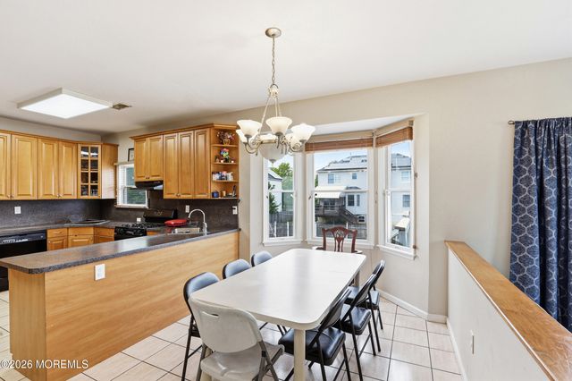 13 Independence Court, Lakewood, NJ 08701