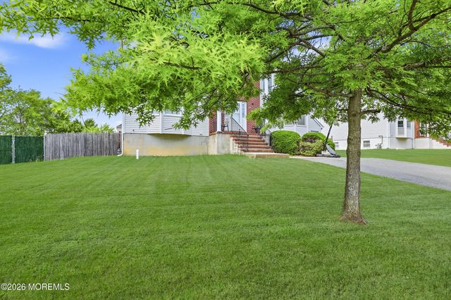 13 Independence Court, Lakewood, NJ 08701