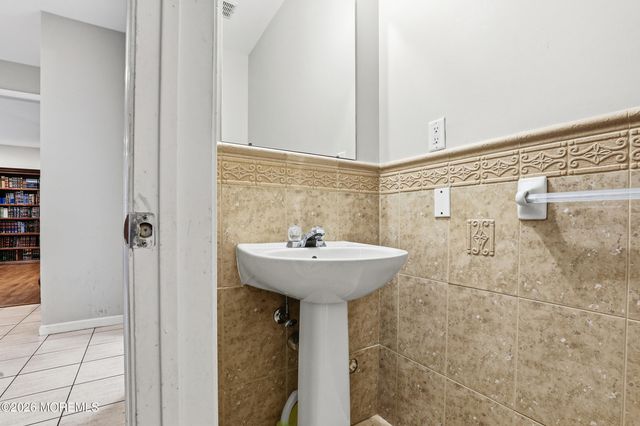 13 Independence Court, Lakewood, NJ 08701