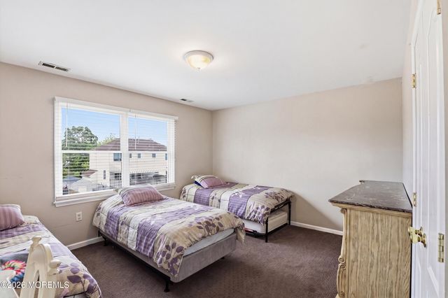 13 Independence Court, Lakewood, NJ 08701