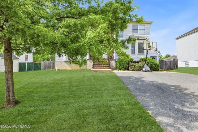 13 Independence Court, Lakewood, NJ 08701
