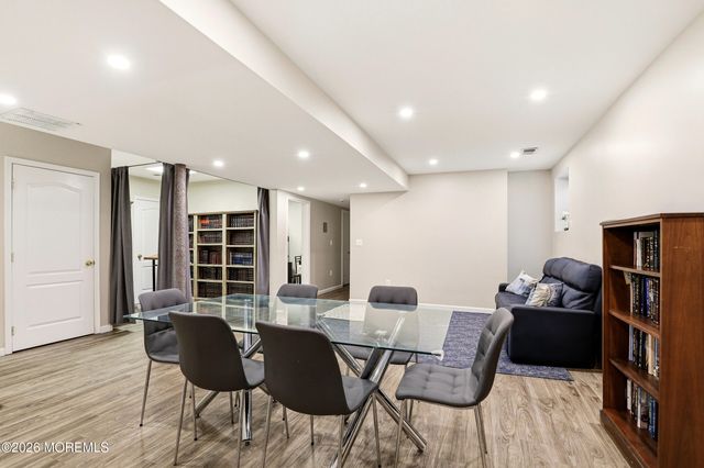 13 Independence Court, Lakewood, NJ 08701