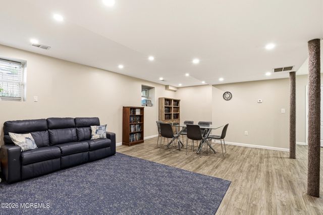 13 Independence Court, Lakewood, NJ 08701
