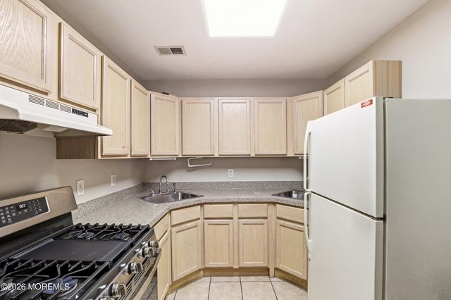 13 Independence Court, Lakewood, NJ 08701