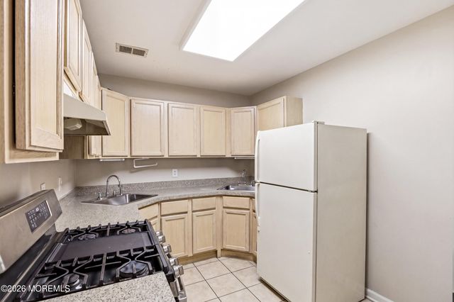 13 Independence Court, Lakewood, NJ 08701