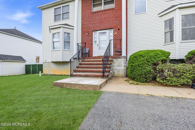 13 Independence Court, Lakewood, NJ 08701