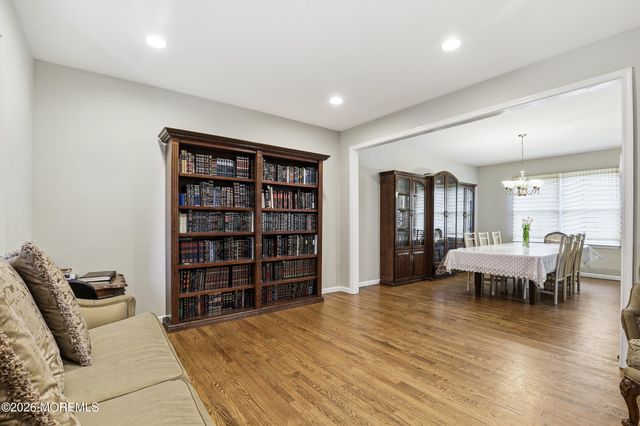 13 Independence Court, Lakewood, NJ 08701