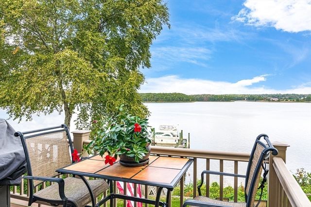 43 Cliff Dr, Freetown, MA 02702