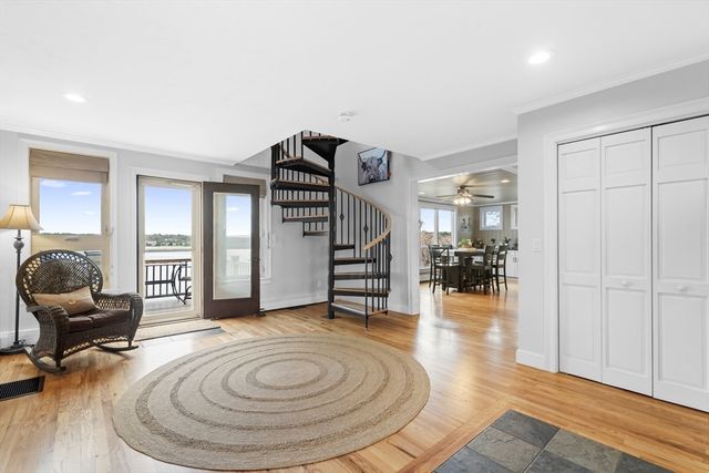 43 Cliff Dr, Freetown, MA 02702