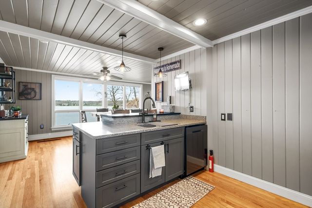 43 Cliff Dr, Freetown, MA 02702