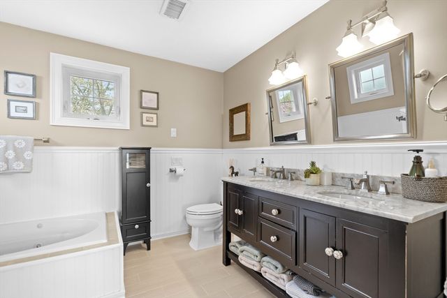 43 Cliff Dr, Freetown, MA 02702