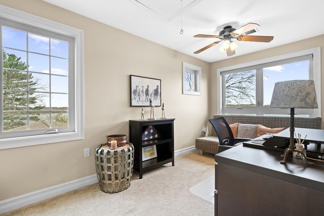 43 Cliff Dr, Freetown, MA 02702