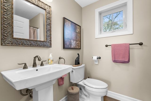 43 Cliff Dr, Freetown, MA 02702
