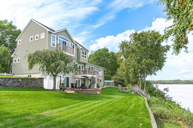 43 Cliff Dr, Freetown, MA 02702